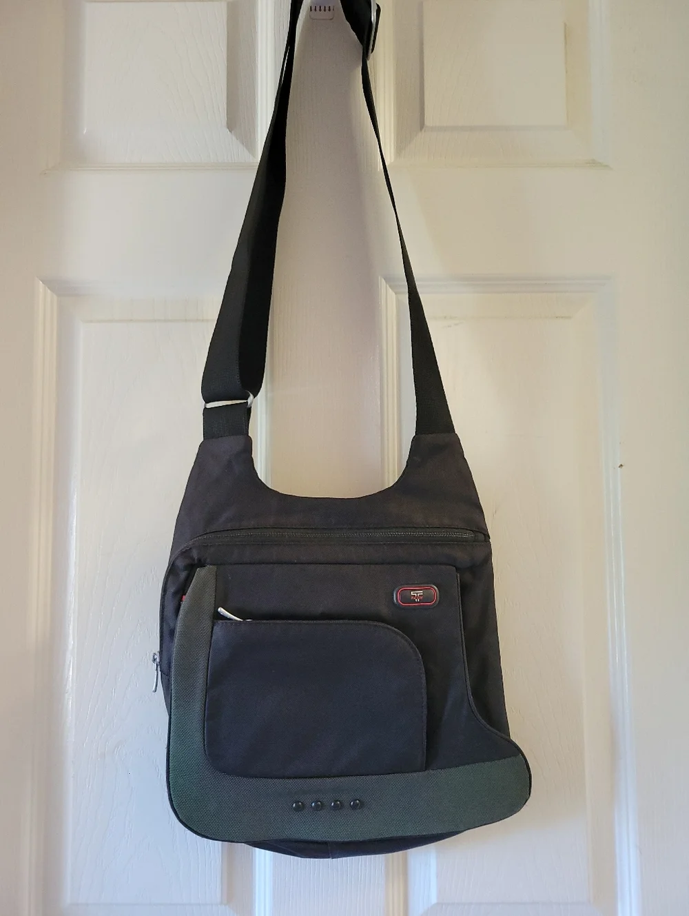 Tumi Ttech 5123D Men's Black/Olive Crossbody Bag